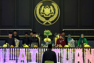 Yang di-Pertuan Agong Al-Sultan Abdullah Ri'ayatuddin Al-Mustafa Billah Shah dan Sultan Johor Sultan Ibrahim Almarhum Sultan Iskandar berkenan berangkat tiba pada Majlis Santapan Malam sempena Memuliakan Mesyuarat Majlis Raja Raja Ke-262 serta Raja-Raja Melayu di Istana Negara, pada Rabu. Turut berangkat Raja Permaisuri Agong Tunku Azizah Aminah Maimunah Iskandariah dan Permaisuri Johor Raja Zarith Sofiah Sultan Idris Shah. - Foto Bernama