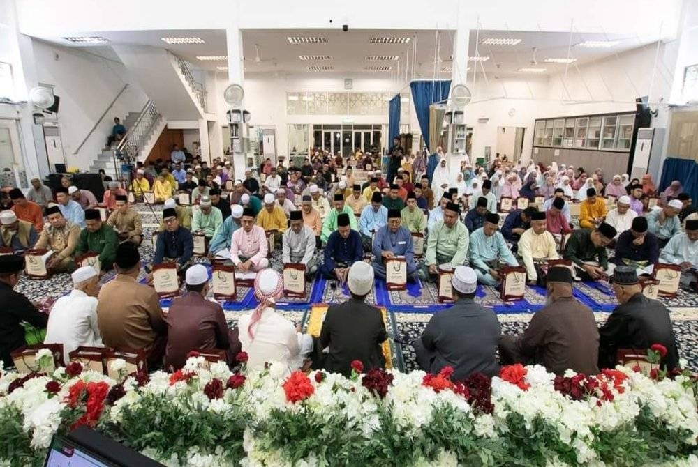 Majlis bacaan Yassin diadakan sempena Pelancaran Bulan Zakat Negeri Pulau Pinang 2023 di Masjid Al-Qahhar, Permatang Damar Laut, pada Khamis.