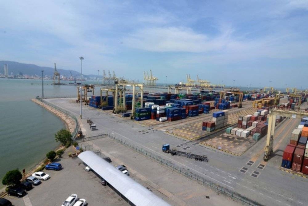 Pulau Pinang menyumbang 34.6 peratus daripada jumlah eksport negara. - Foto fail Bernama