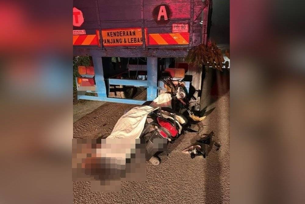 Seorang lelaki warga emas maut apabila motosikal yang ditunggangnya terlibat dalam kemalangan dengan sebuah lori treler di KM 47.5 Jalan Johor Bahru-Mersing pada Jumaat. - Foto Polis Kota Tinggi