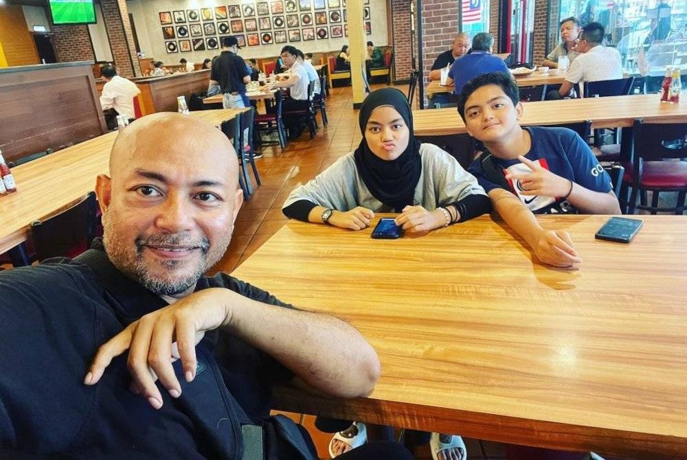 Allahyarham Bad bersama dua anaknya, Rayyan dan Rania menerusi hantaran di Instagram.