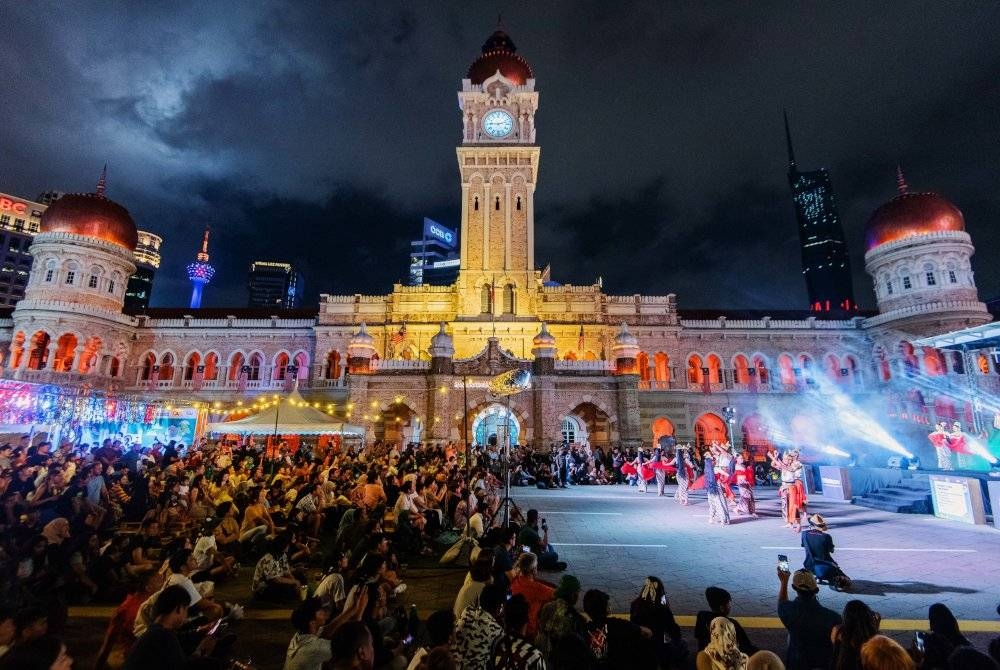 Pentas Seni Merdeka merupakan inisiatif seni awam untuk mempromosikan ekuiti sosial melalui pengaktifan ruang awam dan kelestarian keseluruhan pusat bandar Kuala Lumpur.