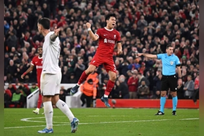 Endo meraikan jaringannya ketika berdepan Toulouse di Anfield. - Foto AFP