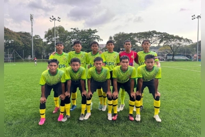 Pasukan SMK Dato’ Harun tepati ramalan ke separuh akhir Piala Datuk Mokhtar Dahari. - Foto SMK Dato' Harun