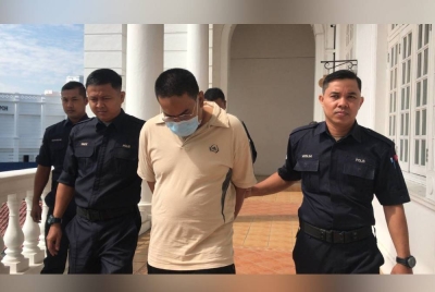 Seorang guru didakwa di Mahkamah Sesyen Ipoh pada Jumaat atas dua pertuduhan melakukan amang seksual fizikal terhadap kanak-kanak berusia 12 tahun.