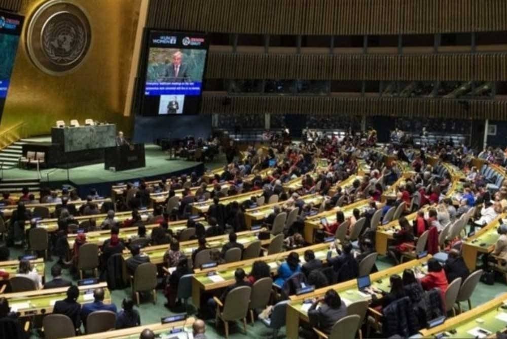 Perhimpunan Agung UNGA pada Jumaat menerima resolusi bertajuk 'Protection of Civilians and Upholding Legal and Humanitarian Obligations' dengan 120 undi menyokong, 14 membantah manakala 45 berkecuali. - Foto Bernama
