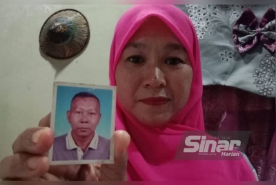 Siti Sazila menunjukkan gambar ayahnya ketika masih sihat untuk dicam oleh mana-mana individu yang mengenali ayahnya.
