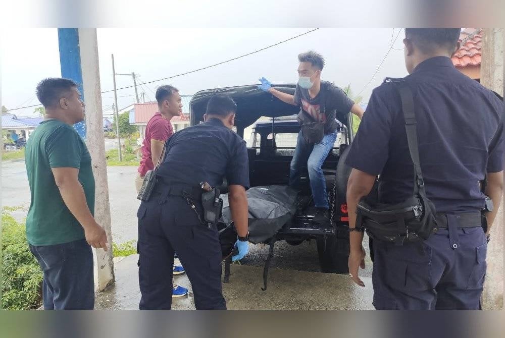 Mayat kemudiannya diserahkan pihak polis untuk tindakan lanjut. - Foto Ihsan Maritim Malaysia