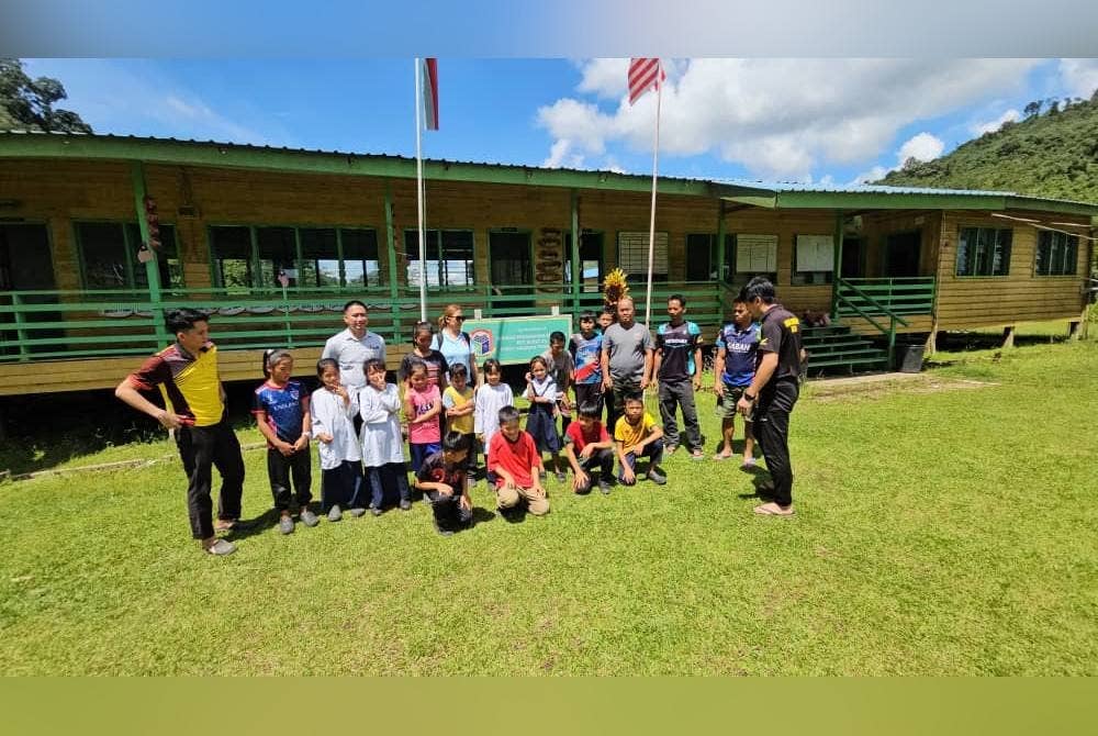SK Saliliran hanya mempunyai seramai 23 murid termasuk tiga daripadanya murid pra sekolah dengan sembilan guru yang mengajar di sekolah itu.