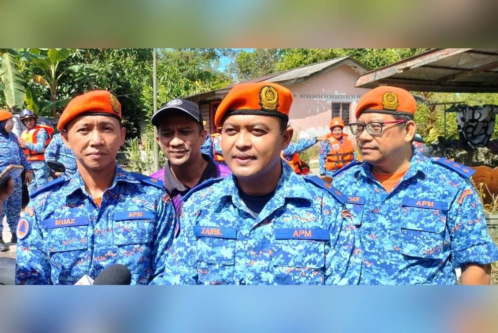 Zairil Anuar ketika ditemui pemberita semasa melakukan pemantauan di lokasi banjir kilat di Kampung Bukit Belah, Sungai Petani.