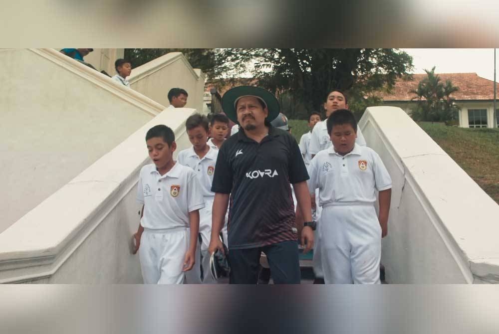 Pekin berjaya menyempurnakan lakonan mantap sebagai cikgu Azman.