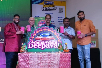 Majlis perasmian kempen disempurnakan Exco Sumber Manusia dan Pembasmian Kemiskinan Selangor, V Papparaidu (tengah) di Mydin Subang Jaya di sini.