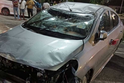 Keadaan kenderaan itu selepas kemalangan. Foto Ihsan PDRM