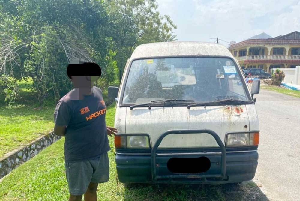 Sebuah van yang dirampas polis susulan penahanan dua suspek curi kenderaan, pada Selasa.