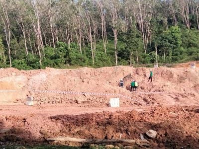 Lokasi kejadian tiga warga Bangladesh ditemui tertimbus.