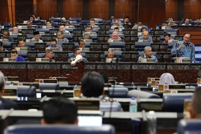 Anwar yang juga Menteri Kewangan ketika Sidang Dewan Rakyat di Parlimen hari ini. - Foto Bernama