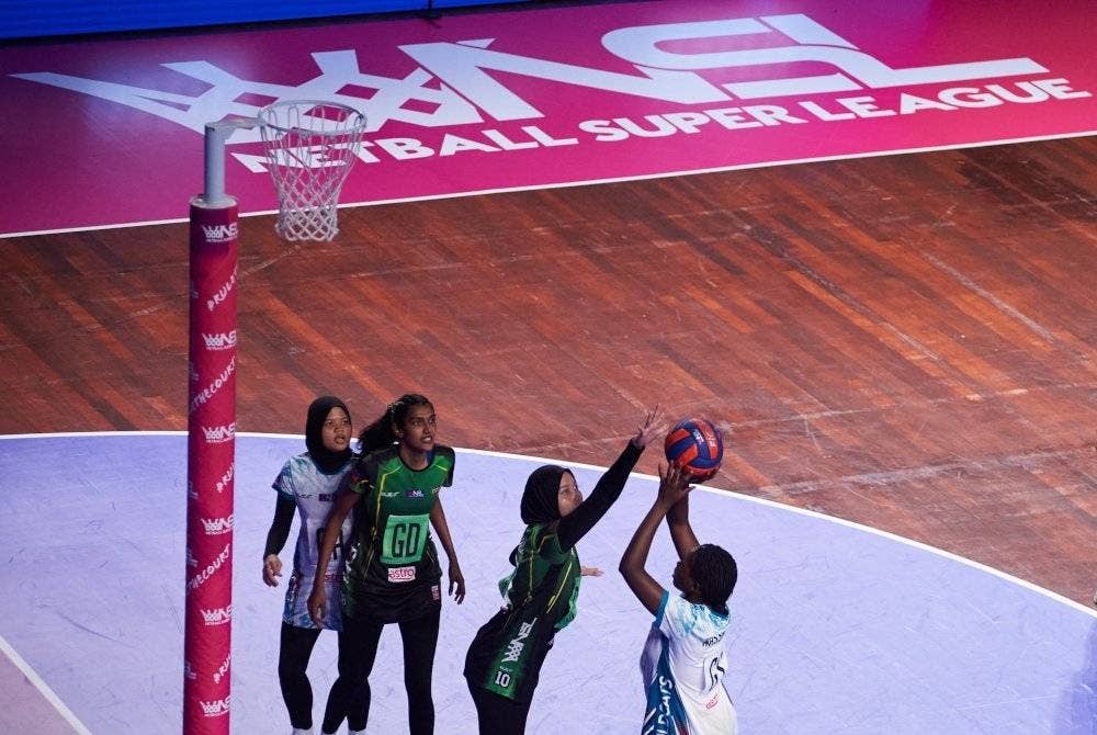 Wildcats (jersi putih) dijadual menguji Dynamites dalam saingan separuh akhir NSL di Stadium Juara pada Sabtu. - Foto FB NSL