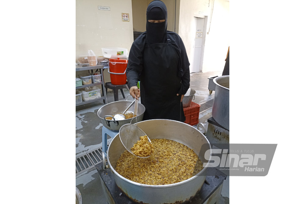 PERNAH bergelar asnaf suatu ketika dahulu, Mazlen kini berusaha untuk menunaikan zakat demi membantu insan yang kurang bernasib baik.