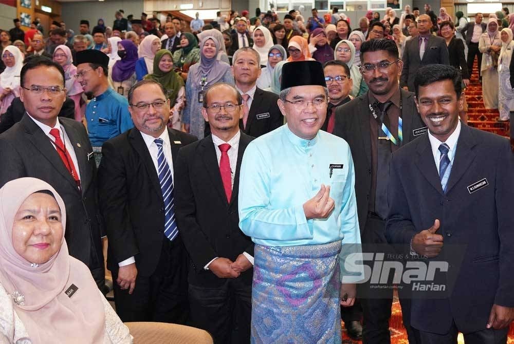 Pkharuddin ketika Program Bicara Inspirasi Ketua Pengarah Pendidikan Malaysia di sini pada Jumaat. - FOTO ROSLI TALIB/ SINAR HARIAN