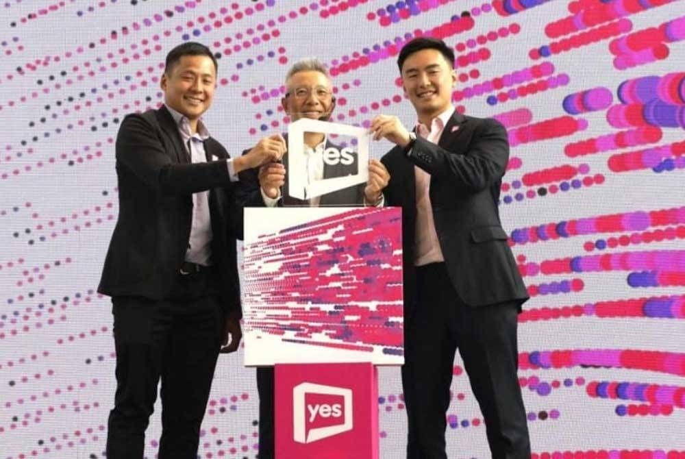 Wing K Lee (tengah) merasmikan majlis pelancaran The Next Chapter di Sentul Pavilion pada Khamis.