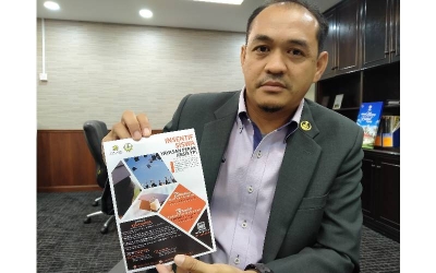 Mohamad Hidayat risalah maklumat Insentif Siswa-YP yang membantu anak negeri melanjutkan pengajian ke IPT.