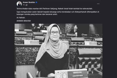 Anwar menzahirkan ucapan takziah kepada keluarga bekas Ahli Parlimen Sekijang, Natrah Ismail, 73, yang meninggal dunia Khamis malam. - Foto FB Anwar Ibrahim