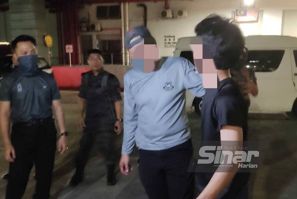 Antara warga asing yang ditahan ketika operasi hampir tamat selepas cuba menyorok di bawah kerusi.