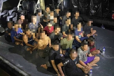 PATI yang ditahan dibawa ke Jeti Maritim Negeri Melaka dan Negeri Sembilan untuk disiasat di bawah Akta Imigresen 1959/63.