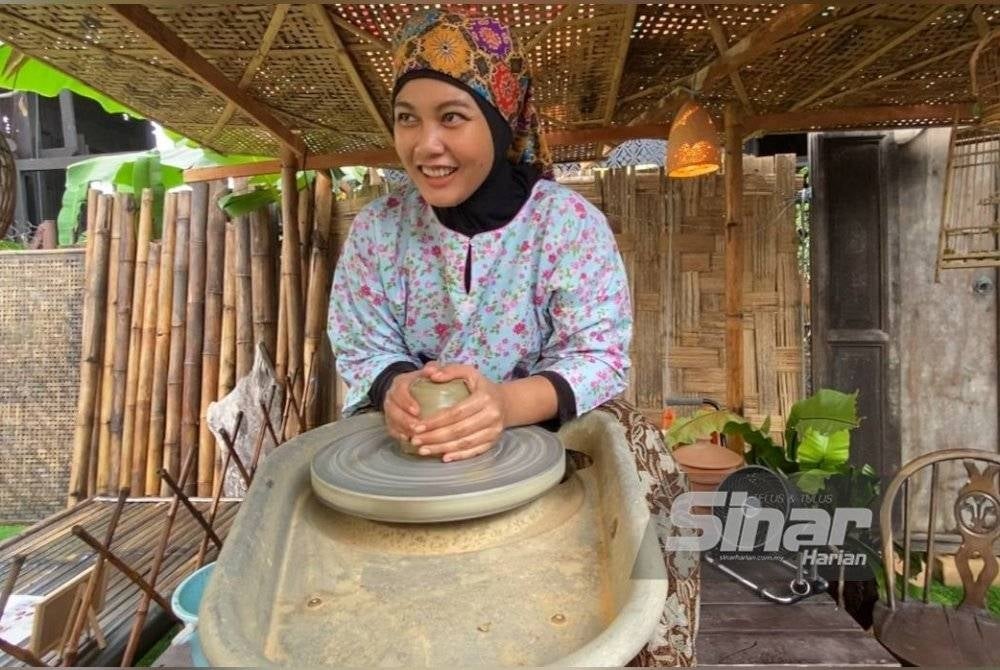 Nur Syazwani Izyan sudah 13 tahun berkecimpung dalam bidang pembuatan seramik.