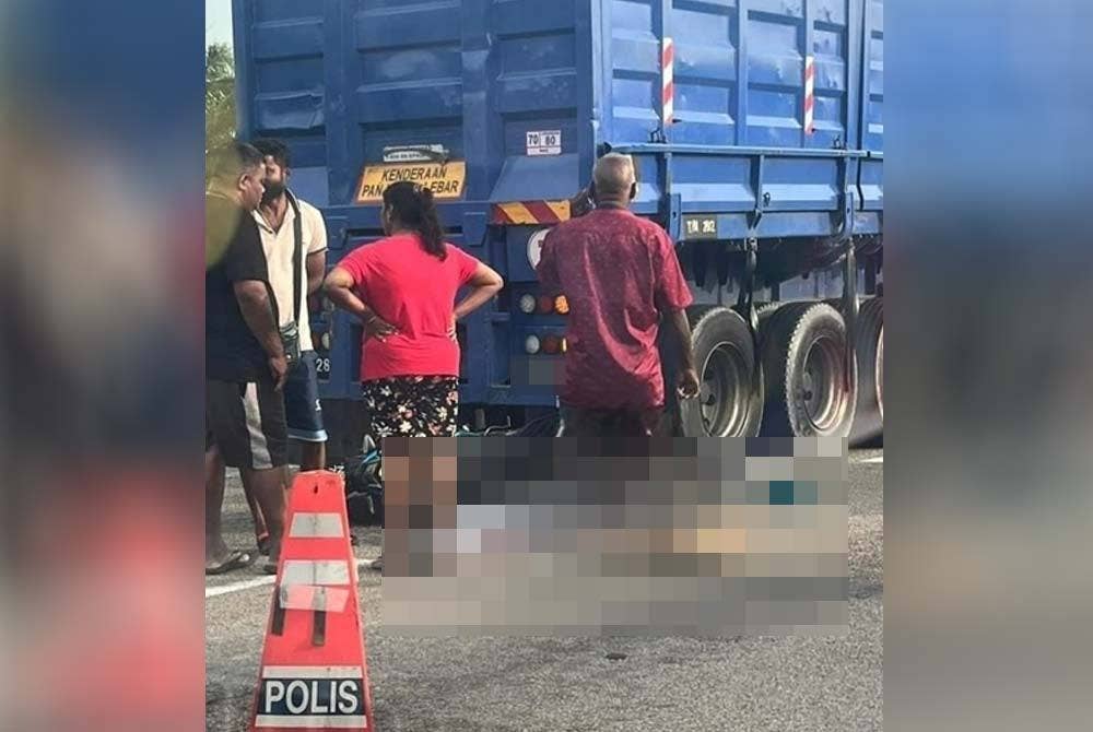 Penunggang motosikal maut langgar belakang lori. Foto: Ihsan pembaca