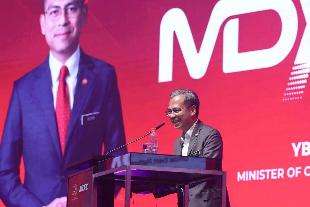 Fahmi Fadzil menyampaikan ucapan pada Malaysia Digital Expo (MDX) 2023 Grand Finale di Pusat Pameran dan Perdagangan Antarabangsa Malaysia pada Isnin. - Foto: Bernama