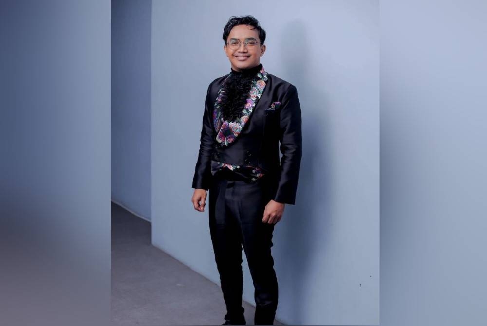 Ezad Lazim terpaksa bergegas pulang ke rumahnya selepas selesai membuat persembahan di All Stars Gegar Vaganza (ASGV), awal pagi Isnin.