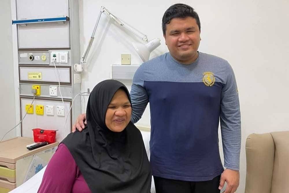 Azmi Saat berkongsi berita gembira apabila isterinya selamat melahirkan cahaya mata kedua di Pusat Perubatan UKM pada jam 3.28 petang Isnin.