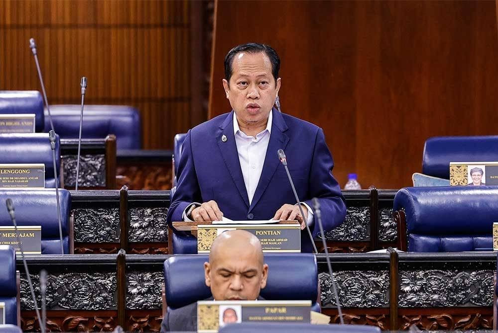 Ahmad ketika persidangan Dewan Rakyat di Bangunan Parlimen hari ini. Foto Bernama