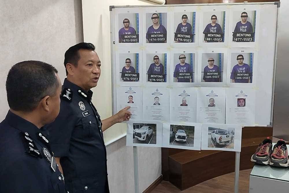 Yahaya menunjukkan gambar 10 suspek kes kecurian cip kasino bernilai lebih RM4.6 juta di sebuah bilik kasino di Genting Highlands yang ditahan.