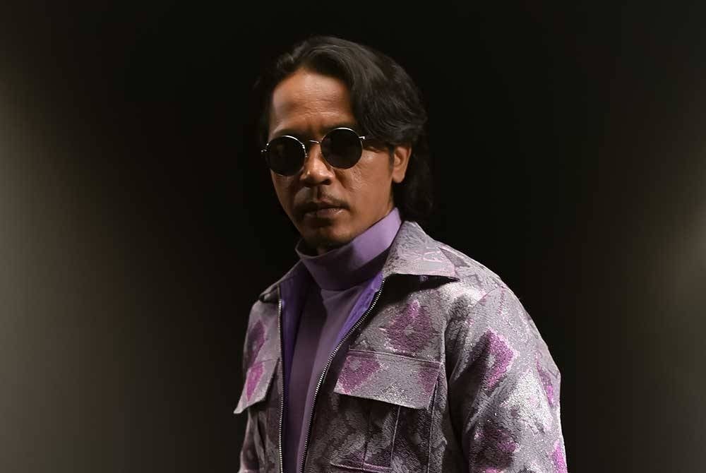 Hazama memberitahu, menerima tawaran kerjasama ini menerusi panggilan telefon yang pertama.