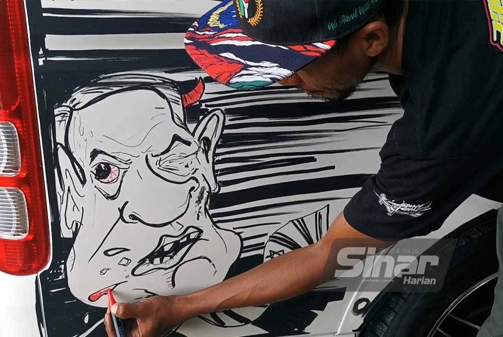 Mohd Rozamil turut melakar karikatur memaparkan wajah pemimpin Israel sebagai luahan kemarahan terhadap kekejaman dilakukan sehingga meragut ribuan nyawa rakyat Palestin.