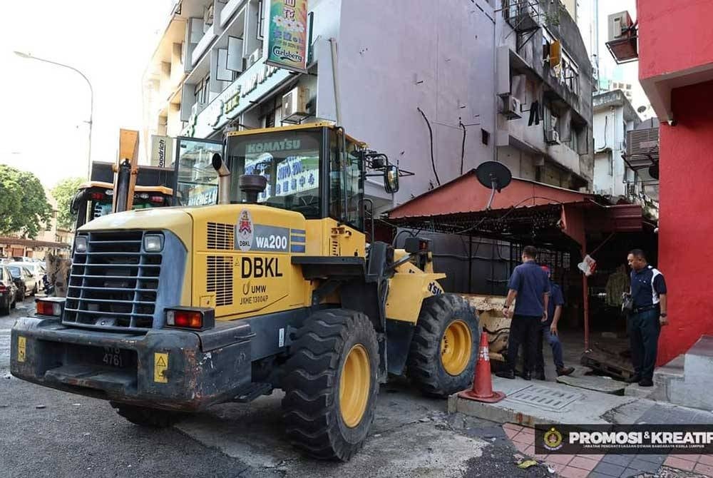 Operasi perobohan dijalankan selepas pemilik premis ingkar dengan notis pengosongan dikeluarkan DBKL.