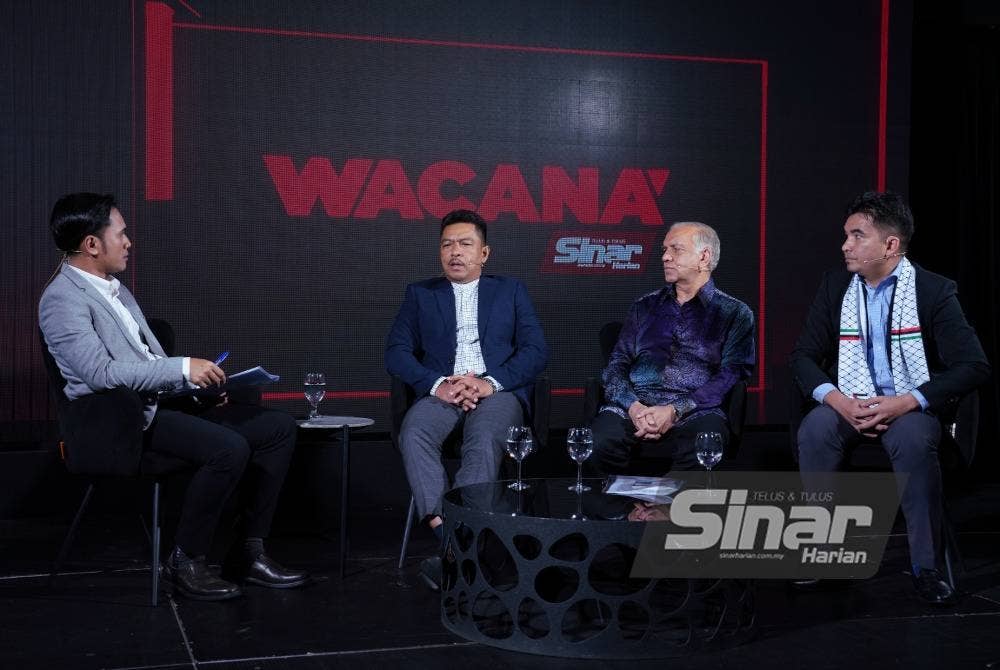 Wacana Sinar Harian bertajuk ‘Tarik subsidi ayam: Apa kesan kepada rakyat?’ menampilkan (dari kiri) hos, Ismail Adnan; Badrul Hisham, Ameer Ali Mydin dan Mohamad Yusrizal yang berlangsung di Kompleks Kumpulan Karangkraf pada Selasa. - Foto Sinar Harian / MOHD HALIM ABDUL WAHID