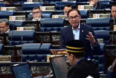 Anwar yang juga Menteri Kewangan ketika Sidang Dewan Rakyat di Bangunan Parlimen hari ini. - Foto Bernama