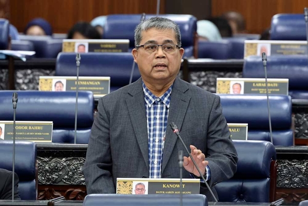 Aaron ketika Sidang Dewan Rakyat di Bangunan Parlimen hari ini. - Foto Bernama