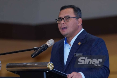 Menteri Besar Selangor, Datuk Seri Amirudin Shari berucap pada Majlis Sambutan Hari Integriti Kumpulan MBI dan Pelancaran Pelan Anti Rasuah Organisasi (OACP) di Pusat Konvensyen Shah Alam pada Rabu. Foto Sinar Harian / MOHD HALIM ABDUL WAHID
