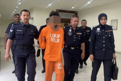 Tertuduh yang berusia 41 tahun membuat pengakuan bersalah atas 27 pertuduhan. - Gambar/ Astro AWANI