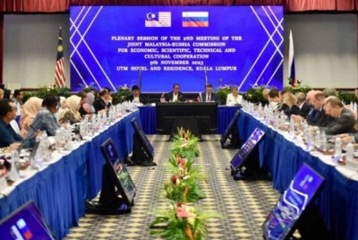 Malaysia dan Rusia memeterai lapan memorandum persefahaman (MoU) melibatkan institusi pengajian tinggi kedua-dua negara bagi mengukuh dan meluaskan kerjasama dalam pelbagai bidang. - Foto Facebook Khaled Nordin