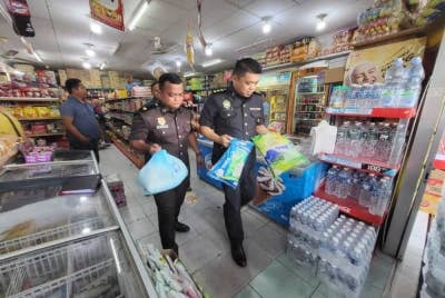 Sampel beras yang diambil daripada premis untuk dianalisis disahkan 100 peratus beras asli.