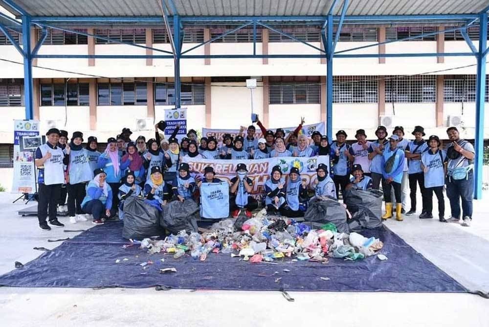 50 kakitangan MPAJ mengutip 59kg sampah di Laman Rekreasi Tasek Tambahan.