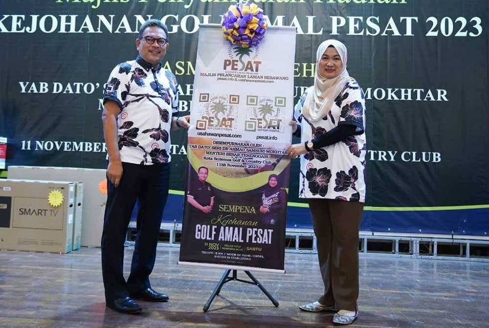 Tengku Farok Hussin (kiri) merasmikan Kejohanan Golf Amal 2023.