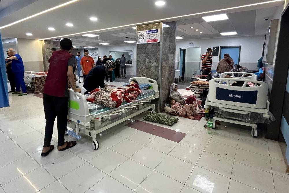 Keadaan pesakit di Hospital Al-Shifa di Bandar Gaza pada Jumaat. - Foto AFP