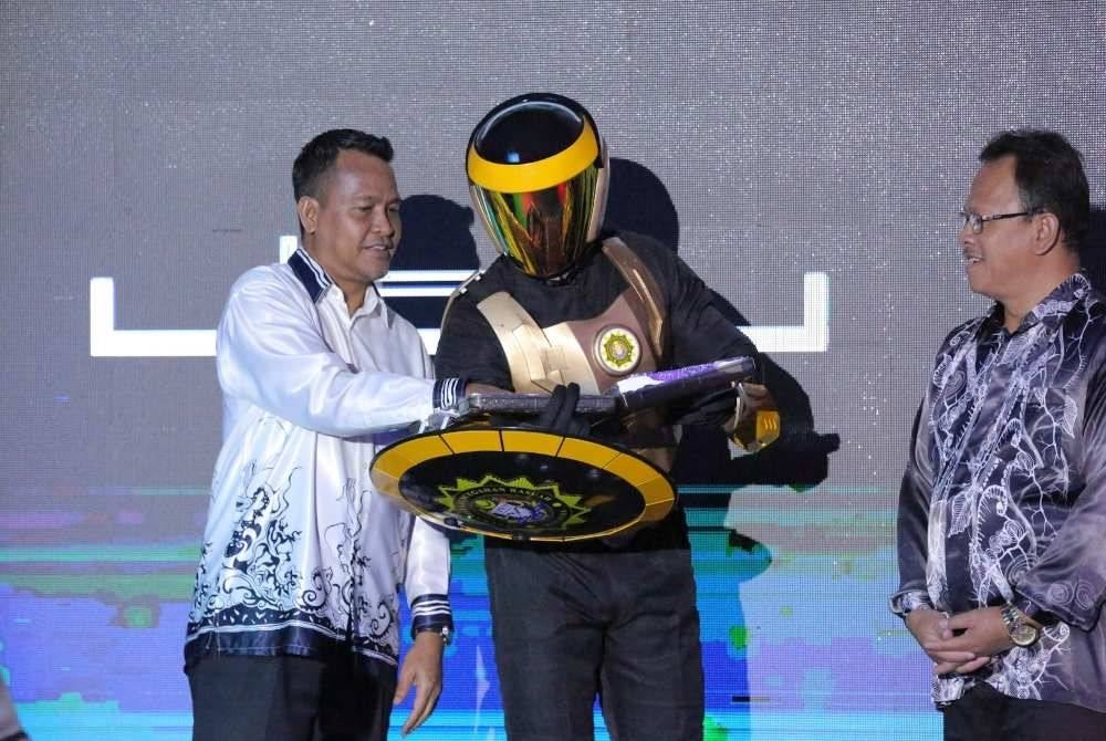 Nazli menyempurnakan gimik perasmian pelancaran aplikasi MACC AR di Ibu Negara pada Jumaat.