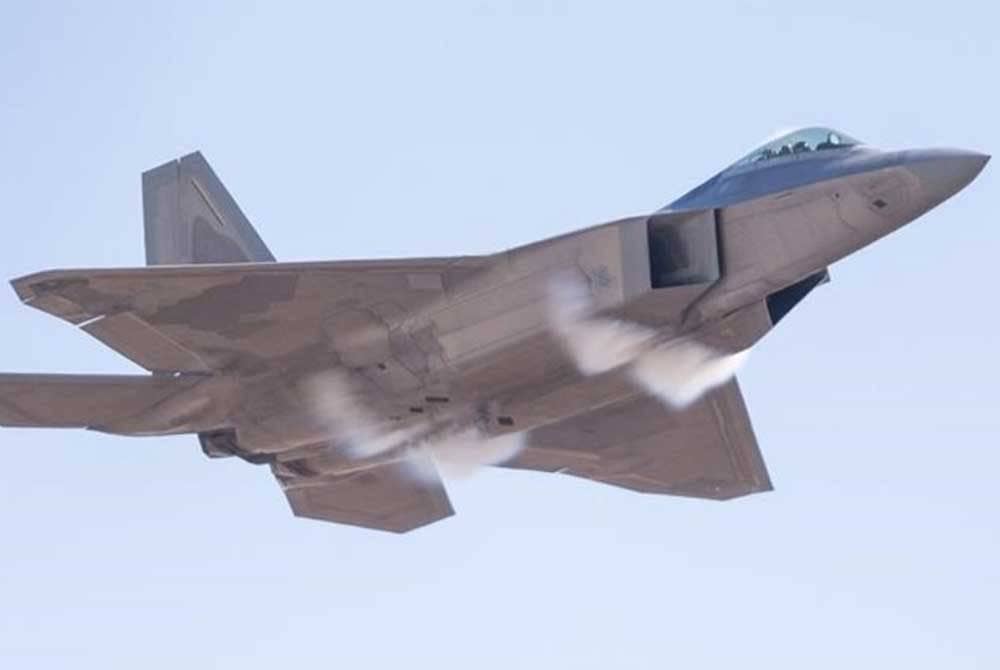 Sebuah pesawat tentera Amerika Syarikat (AS) terhempas di timur Laut Mediterranean.